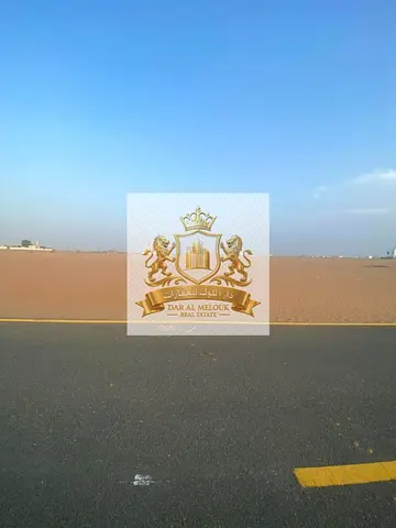 للبيع في الشارقة منطقه بساتين الزبير ( الدبدبه جنوب ) قطعه ارض سكني استثماري مساحه ٤٩٧٢ قدم موقع مميز جدا