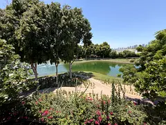 Lake Backing I 4 Bedroom I Exclusive