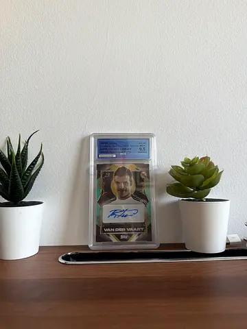 Van Der Vaart Autograph 32/75 Graded 9.5