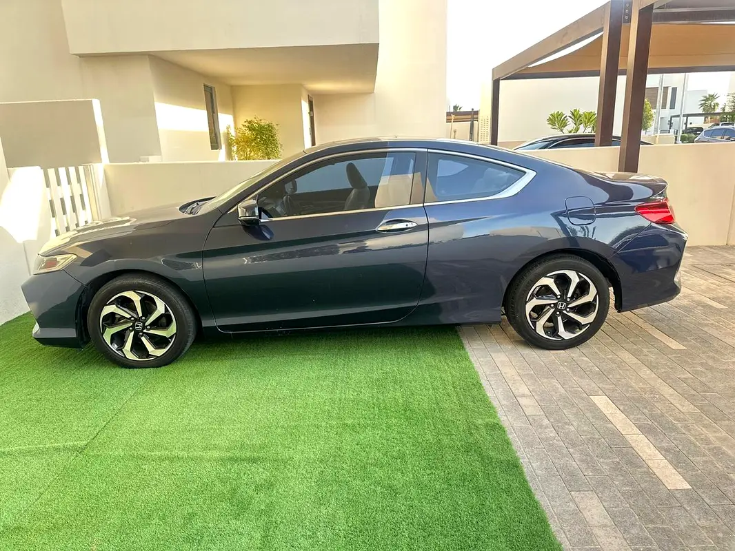 Honda Accord 2016 — photo 1 of 20