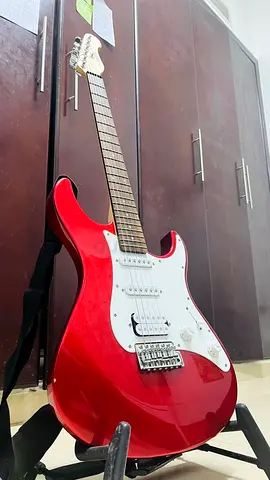 Yamaha Red beautiful electric guitar along with stand and amazing case