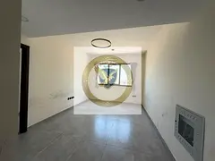 Free parking, beautiful bedroom and living room with built-in wardrobes, excellent finishing, easy a