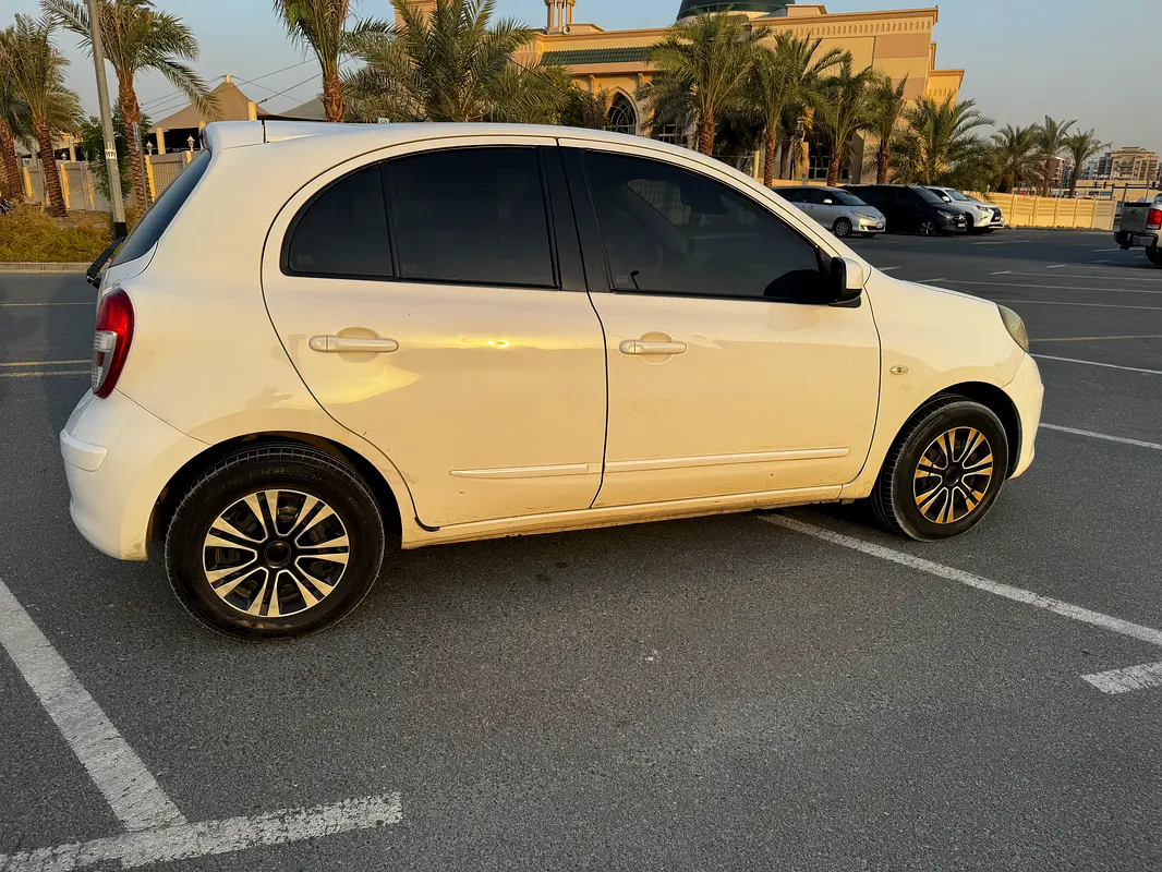 Nissan Micra 2013 — photo 1 of 7
