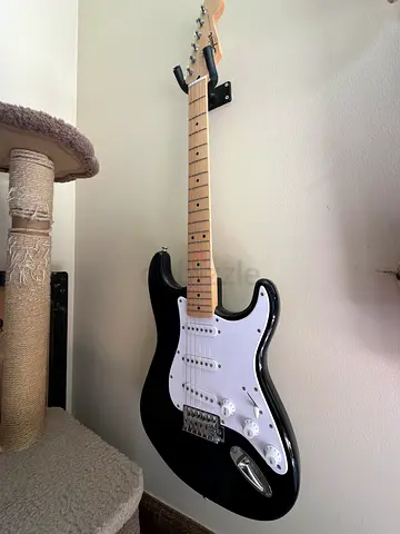 Black fender squier start Electric Guitar - Good Condition