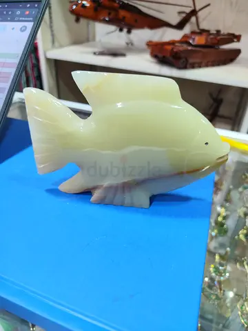 Carved Onyx Fish Figurine - Decorative Collectible 16cm