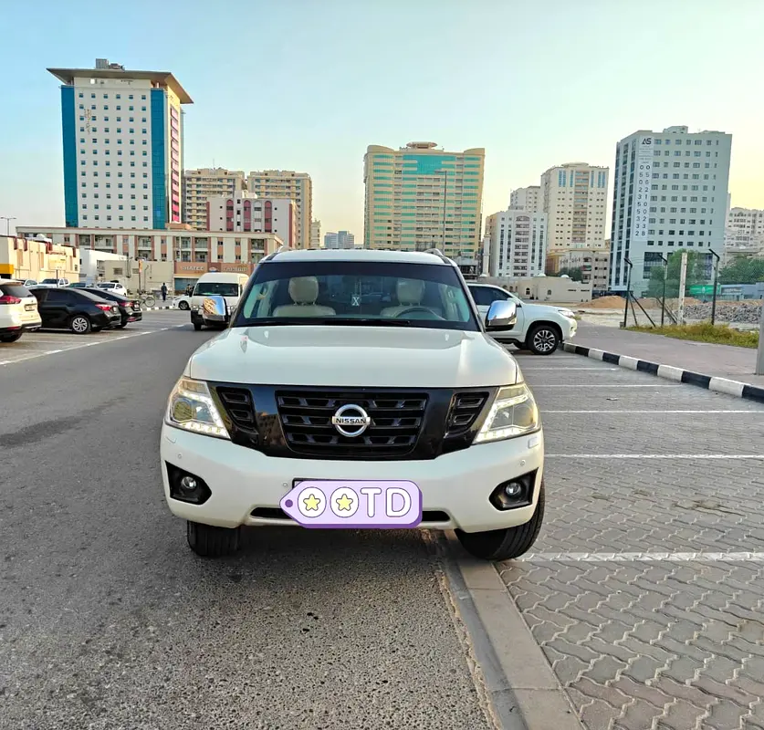 Nissan Patrol 2014 — photo 1 of 12