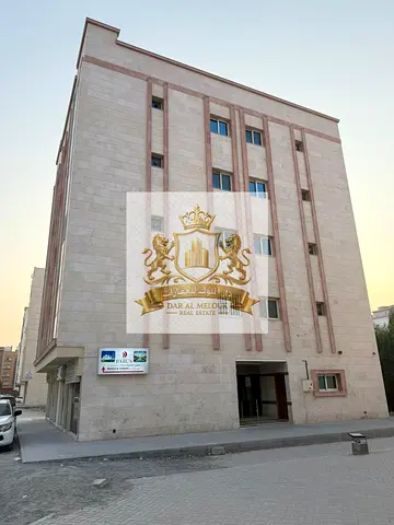فرصة استثمارية مميزة للبيع في الشارقة - منطقة القليعة بناية سكنية تجارية بموقع استراتيجي وعائد ممتاز، تتميز بحالة فنية ممتازة وعمر حديث. تفاصيل العقار
