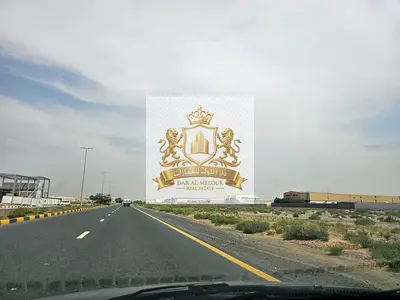 للبيع فى الشارقه منطقه الصجعه ( الجليل بلوك 2 ) قطعه ارض صناعيه مساحه 16145قدم موقع مميز جدا على شارع 24 متر