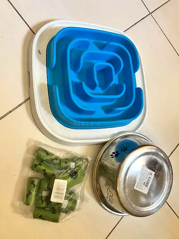 Set of dog feeding bowls and slow feeder - good condition