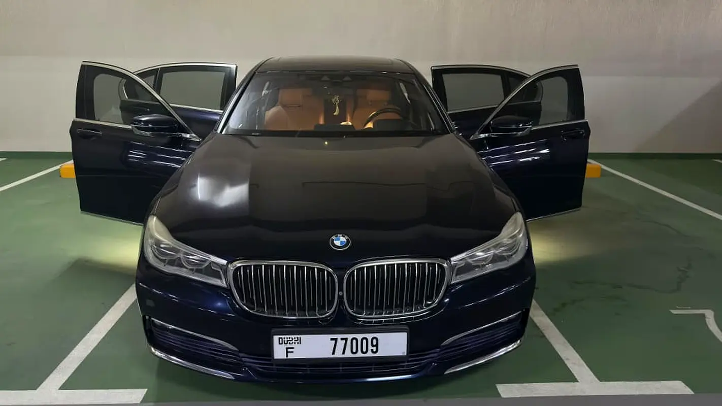 BMW 7-Series 2017 — photo 1 of 11