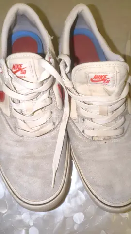 Used white Nike-style casual sneakers, size  EU 43