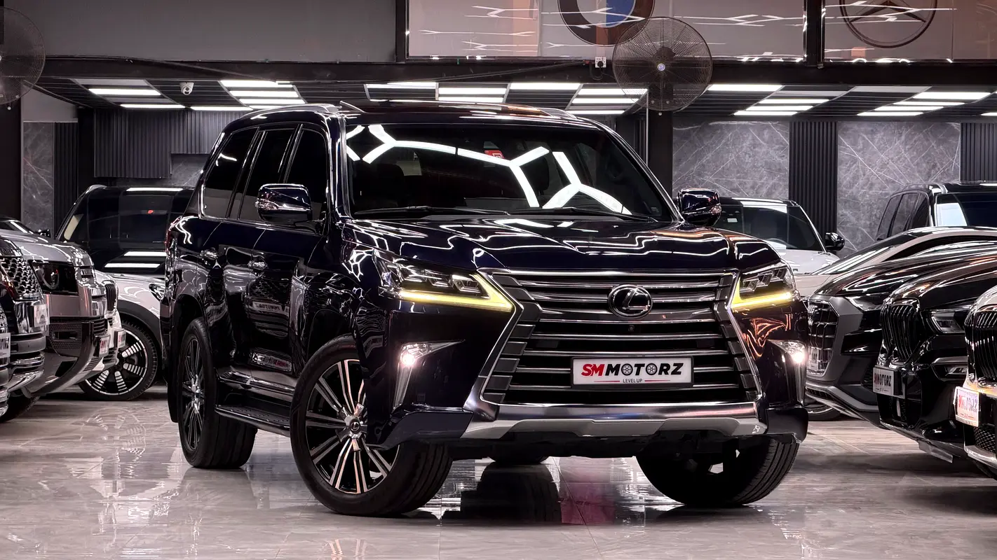 Lexus LX-Series 2018 — photo 1 of 18