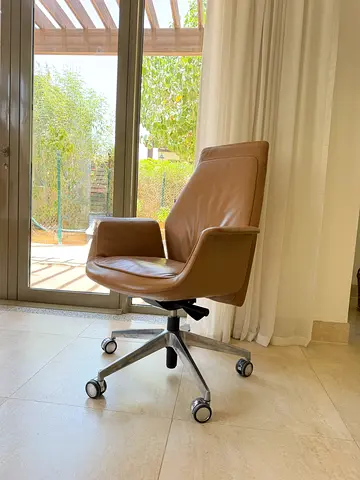 Poltrona Frau Downtown office chair by Jean Marie Massaud