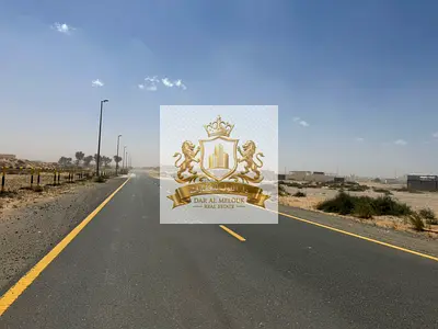 للبيع فى الشارقة منطقة الحوشى   قطعه ارض سكنية/ مساحة ٢٧٤٥ قدم  موقع مميز جدا / على شارع 18 متر   تملك حر لجميع الجنسيات العربيه   تصريح : ارضى + 1