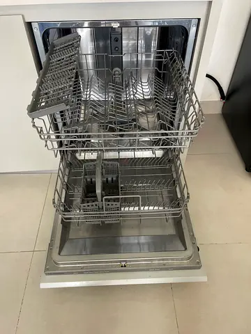 Built in dishwasher