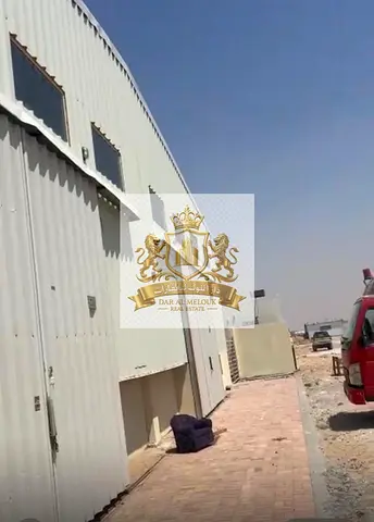 For Sale in Sharjah, Al Sajaa area 4 warehouses (2 front and 2 rear) Area: 10,000 sq ft Located on a 24-meter wide road