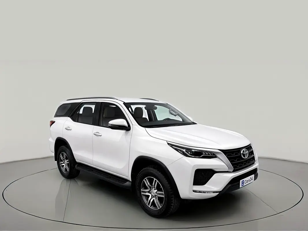 Toyota Fortuner 2024 — photo 1 of 13