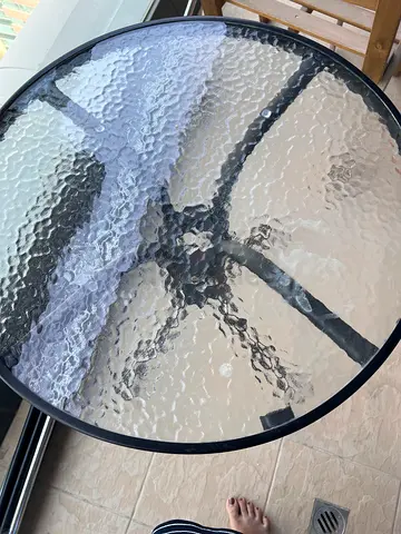 Immediate sale /reRound Glass Top Patio Table - Good Condition