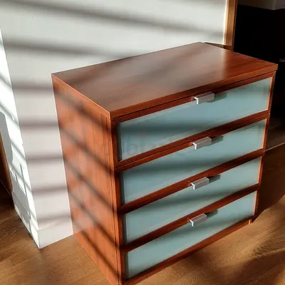 Chest of drawers (dresser)