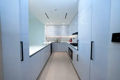 NO COMISSION-DIRECTLY FROM THE OWNER-BRAND NEW-HIGH FLOOR