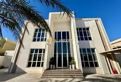 LUXURY MODERN 6-BR IN PRIME LOCATION