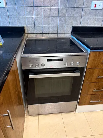 Siemens IQ300 60cm stove/Freestanding Electric Cooker with Ceramic Hob (66L)
