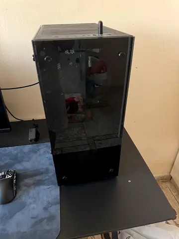 Mid-tower PC Case with Tempered Glass Side Panel - Good Condition