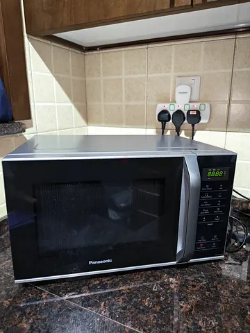 Panasonic countertop microwave in good working condition
