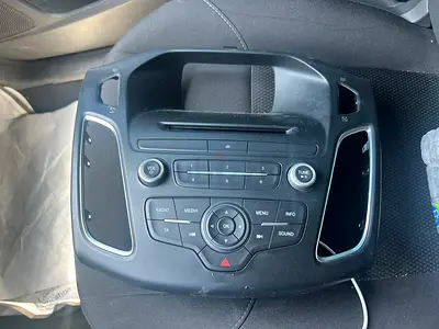 Ford focus 2015 radio panel and screen