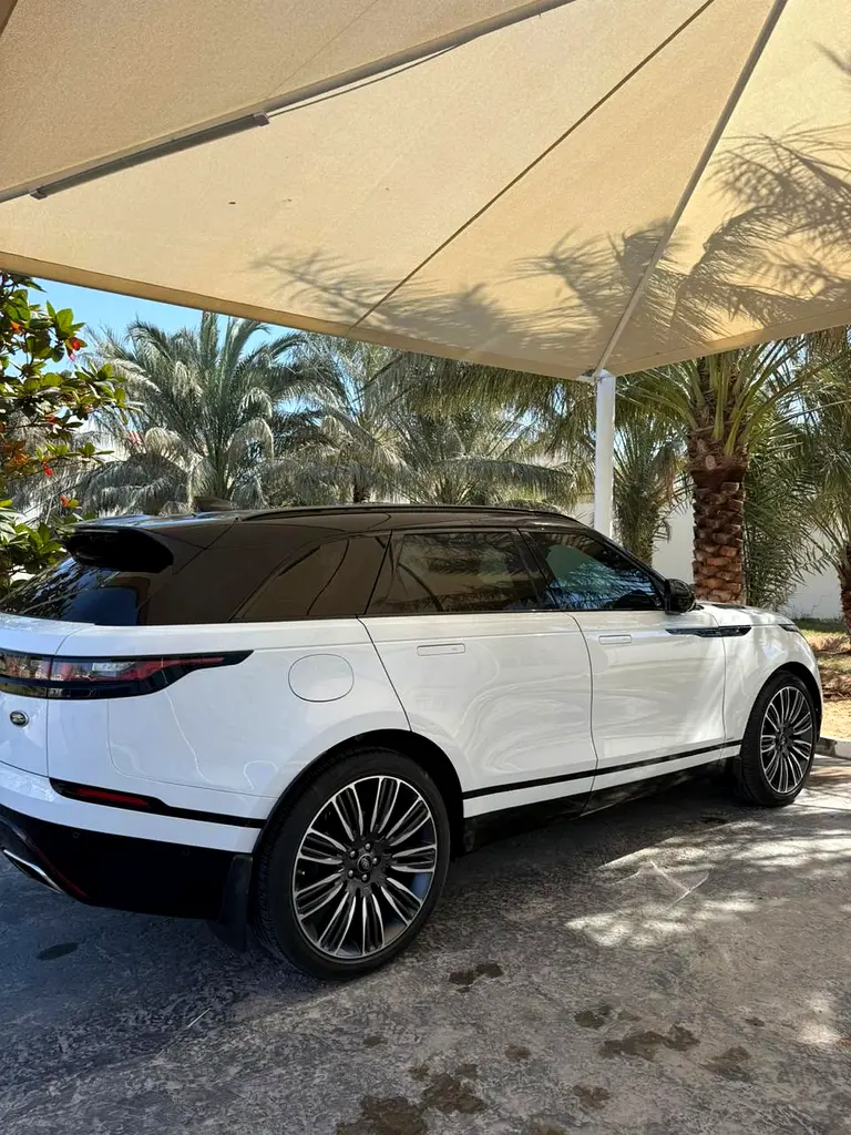Land Rover Range Rover Velar 2021 — photo 1 of 7