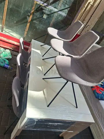 We are selling used dinning table for 6 chair everything good condition  for sell