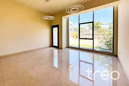 4 bedroom | Park | Vacant | Well maintained