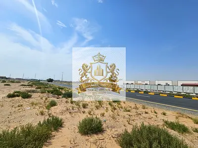 للبيع فى الشارقة منطقة الصجعة الجليل   4 قطع اراضي صناعية  مساحة القطعة 23 الف قدم  على طريق 24 متر  ثاني قطعة من الشارع الرئيسي