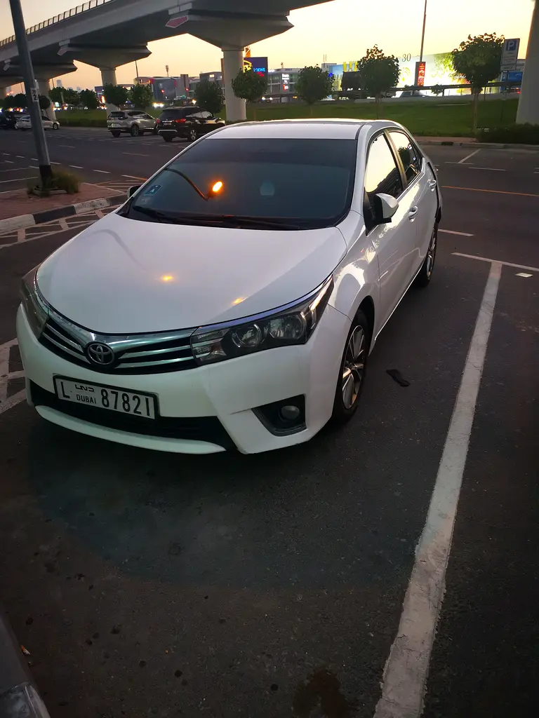 Toyota Corolla 2015 — photo 1 of 8