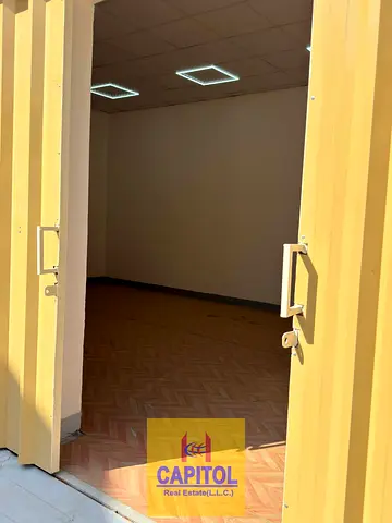 FRINT WH.GROUND FLOOR WAREHOUSE WITH ATTACH WASHROOM AVAILABLE FOR RENT (BK)