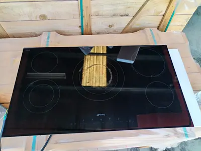 Smeg Ceramic Glass Hob 5-Zone Built-in Cooker - 90cm 5zone 9 power levels - Excellent Condition