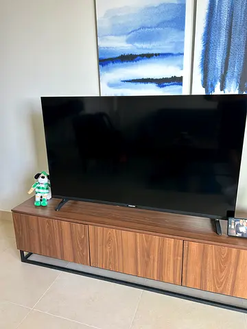 55 Inch 4K Ultra HD Smart LED TV with stand - excellent condition