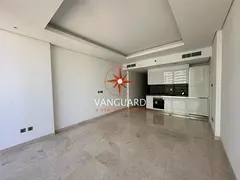 UNFURNISHED | READY TO MOVE IN | MID-FLOOR