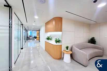 Ultra Premium | Metro | 6 Parking Spaces