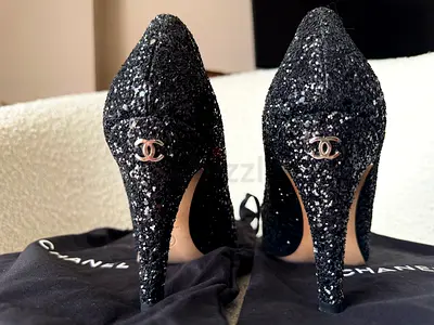 CHANEL limited edition heels Authentic, flawless conduction, worn once