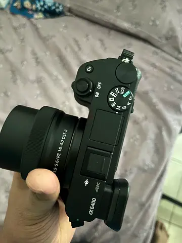 Sony a6400 mirrorless camera with 16-50mm OSS II kit lens - lessused