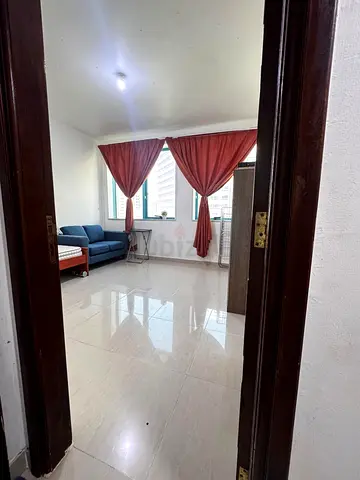 Room avilable  for monthly rent ,Fully furnished-forexecutive bachelor