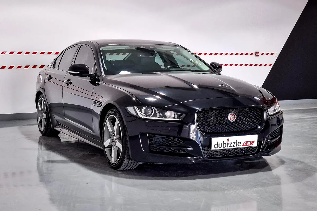 Jaguar XE 2016 — photo 1 of 14
