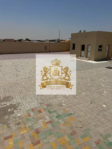 للايجار / ارض مسوره بالشارقه / الصجعه الصناعيه / مساحه ٨١٥٠ قدم زاويه شارعين