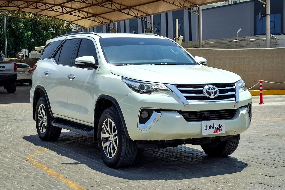 Toyota Fortuner 2017 — photo 1 of 15