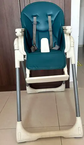 Baby high chair - feeding chair in good condition