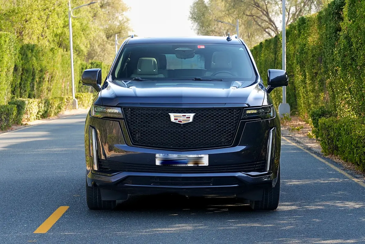 Cadillac Escalade 2023 — photo 1 of 15