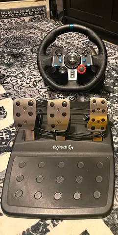 Logitech G29 Driving Force Racing Wheel and Pedals
