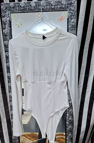 White top with very nice sleeves, size medium
