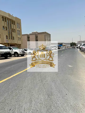 للبيع فى الشارقه   منطقه مويلح التجاريه   بنايه / مساحه 3000 قدم   موقع مميز جدا / زاويه على شارعين 18 متر و 18 متر